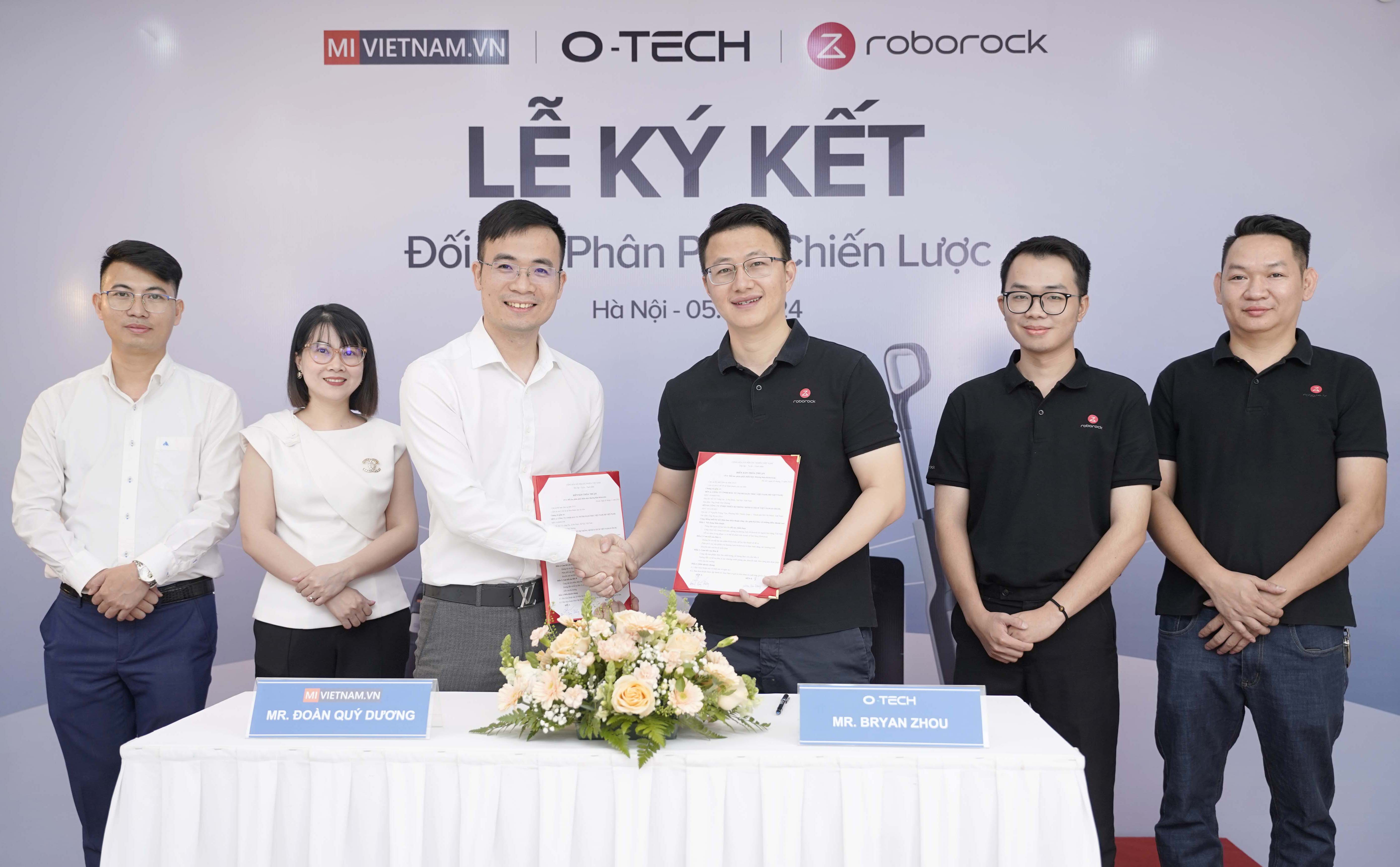 Lễ ký kết giữa O-Tech và Mi Việt Nam